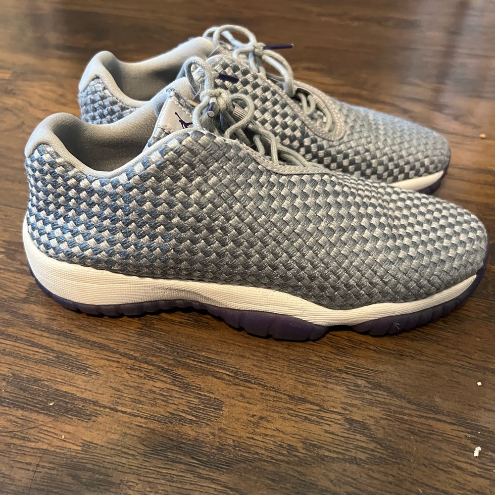 Jordan shoes size 5youth size 7 women